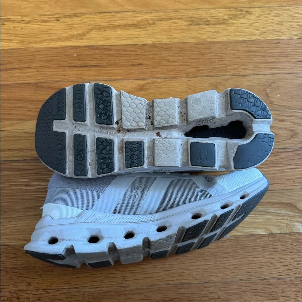 On CloudRunner Gray and White Womens sneakers Size 9.5 - Picture 4 of 11